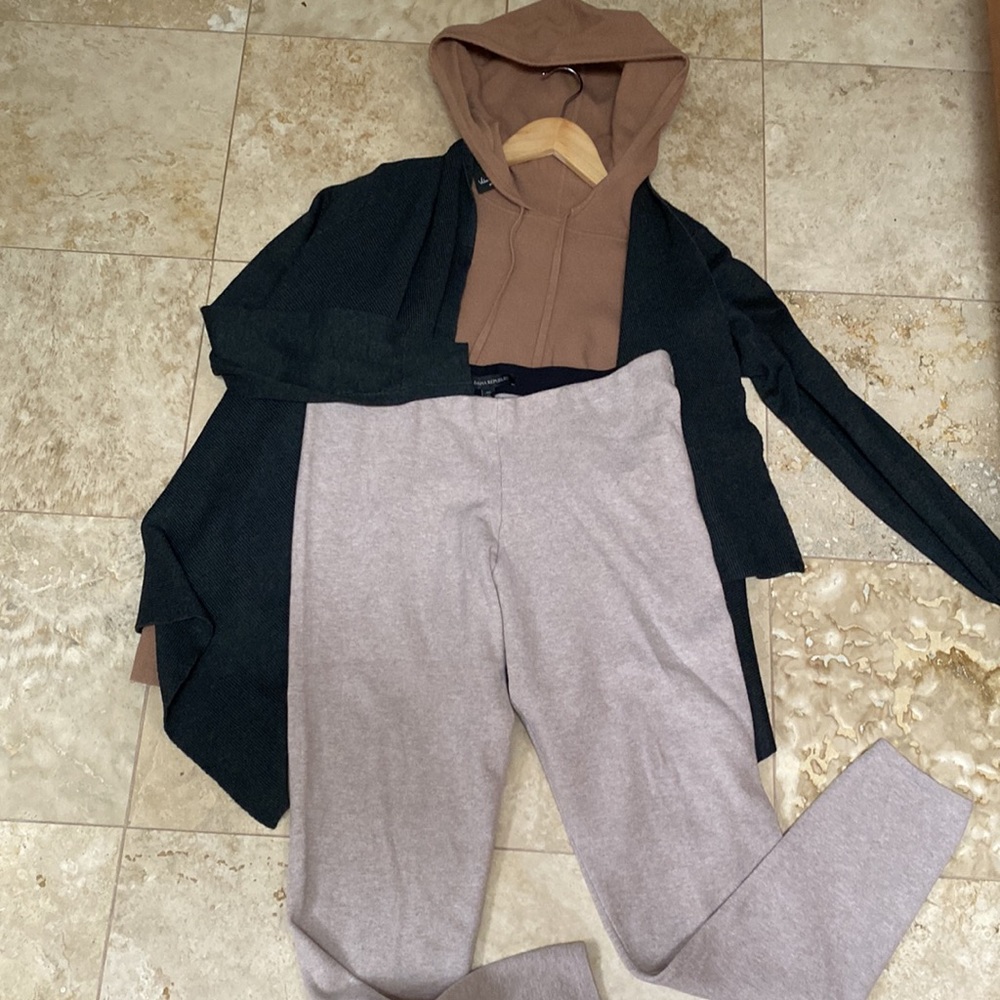 Banana Republic lounge pant. Medium Tall. - Picture 5 of 8
